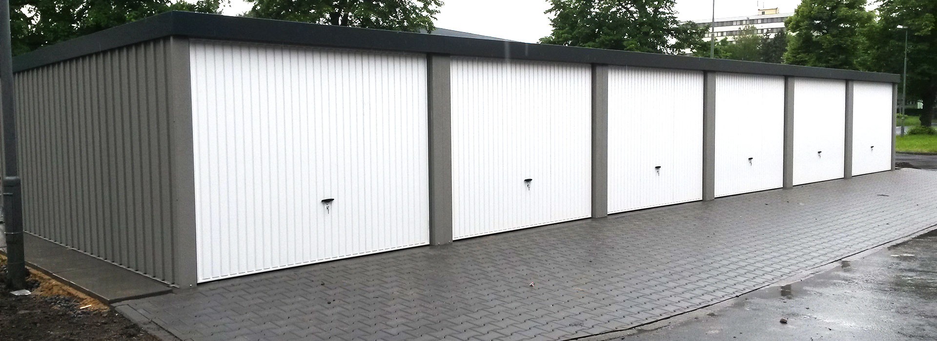 Garages for cars, motorbikes and garden tools, storage garages