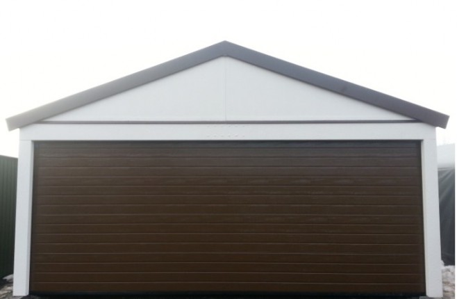 Double garage with saddle roof and large gates 504x580 cm
